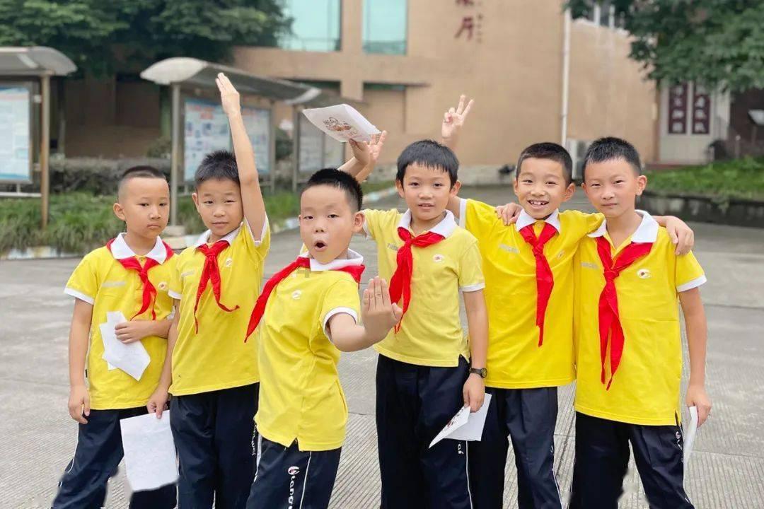 男女朋友交往应该发朋友圈么？游戏画面